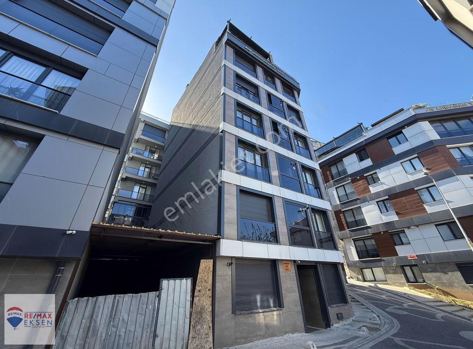 Üsküdar'da Boğaz Manzaralı Yeni Binada Kiralık 2+1 Daire - Görsel 20