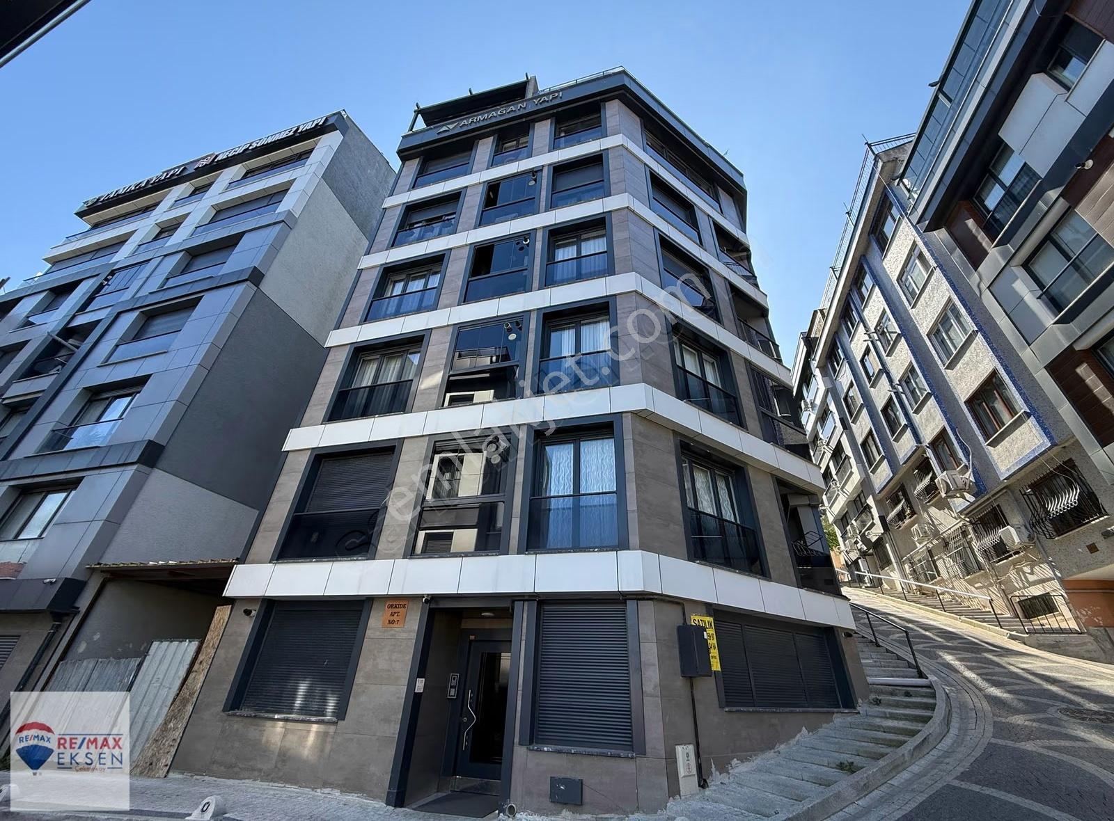 Üsküdar'da Boğaz Manzaralı Yeni Binada Kiralık 2+1 Daire - Görsel 17