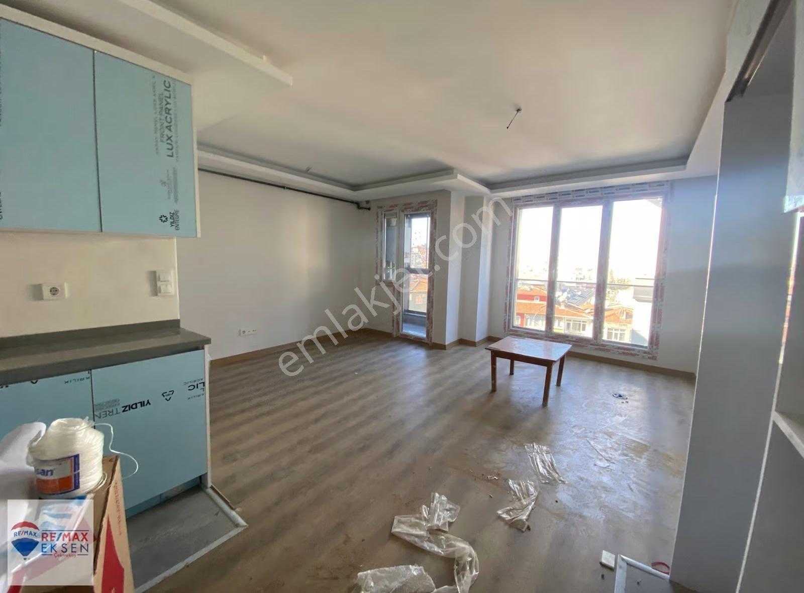 Üsküdar'da Boğaz Manzaralı Yeni Binada Kiralık 2+1 Daire - Görsel 24