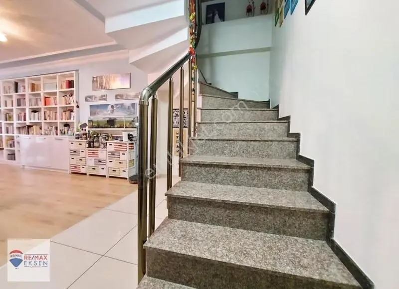 Satılık Üsküdar Çiçekçi'de Deniz Manzarlı 255 M2 5+1 Otoparklı - Görsel 3