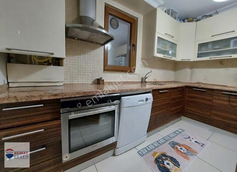 Satılık Üsküdar Çiçekçi'de Deniz Manzarlı 255 M2 5+1 Otoparklı - Görsel 12