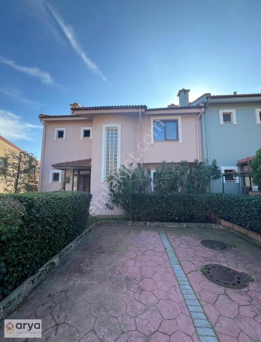 Pendik Çamlık`ta Doğa İle İç İçe Prestijli Sitede Kiralık Villa - Görsel 20