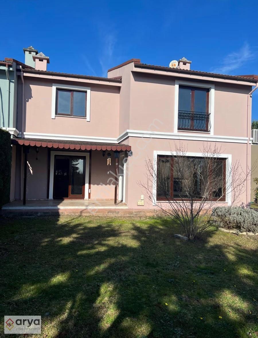 Pendik Çamlık`ta Doğa İle İç İçe Prestijli Sitede Kiralık Villa - Görsel 3