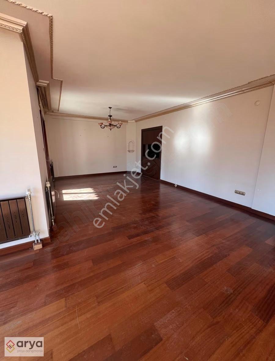 Pendik Çamlık`ta Doğa İle İç İçe Prestijli Sitede Kiralık Villa - Görsel 25