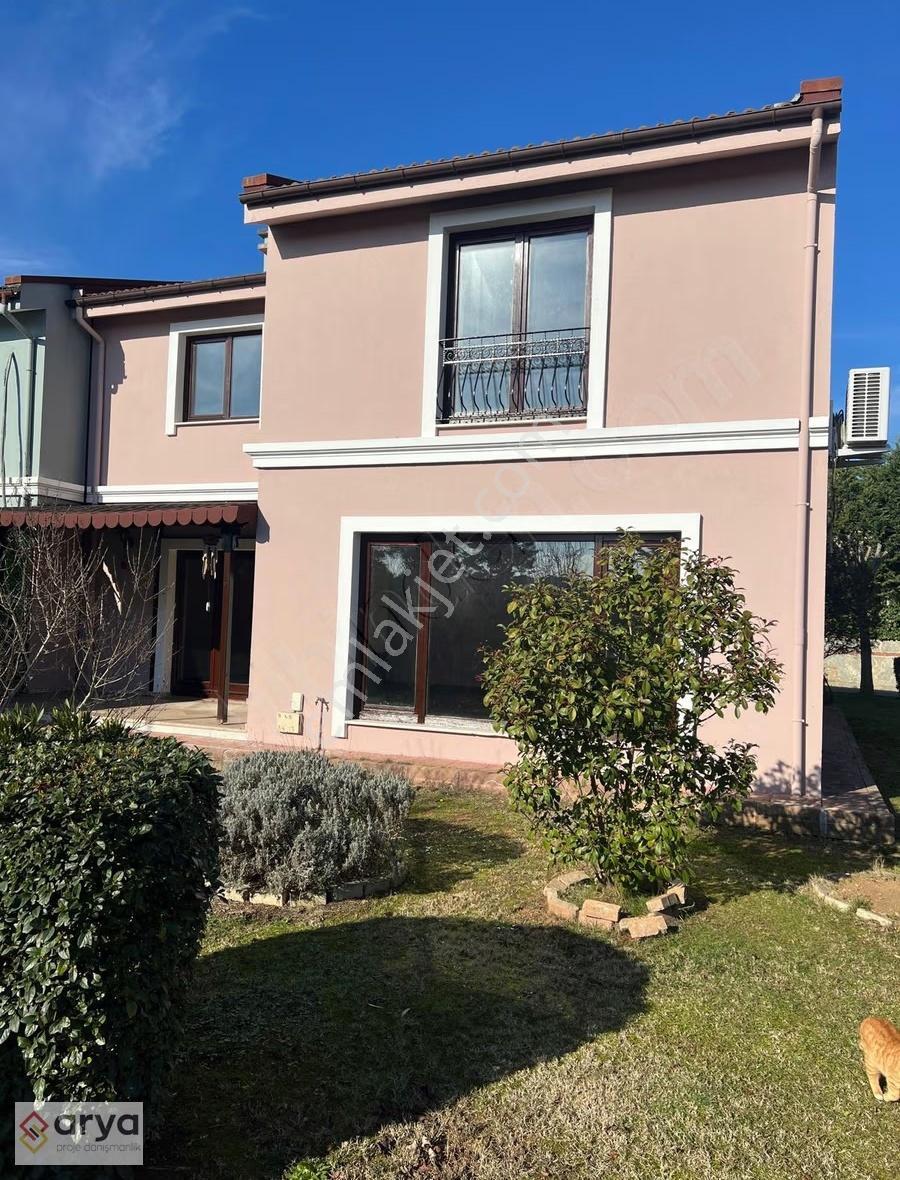 Pendik Çamlık`ta Doğa İle İç İçe Prestijli Sitede Kiralık Villa - Görsel 17