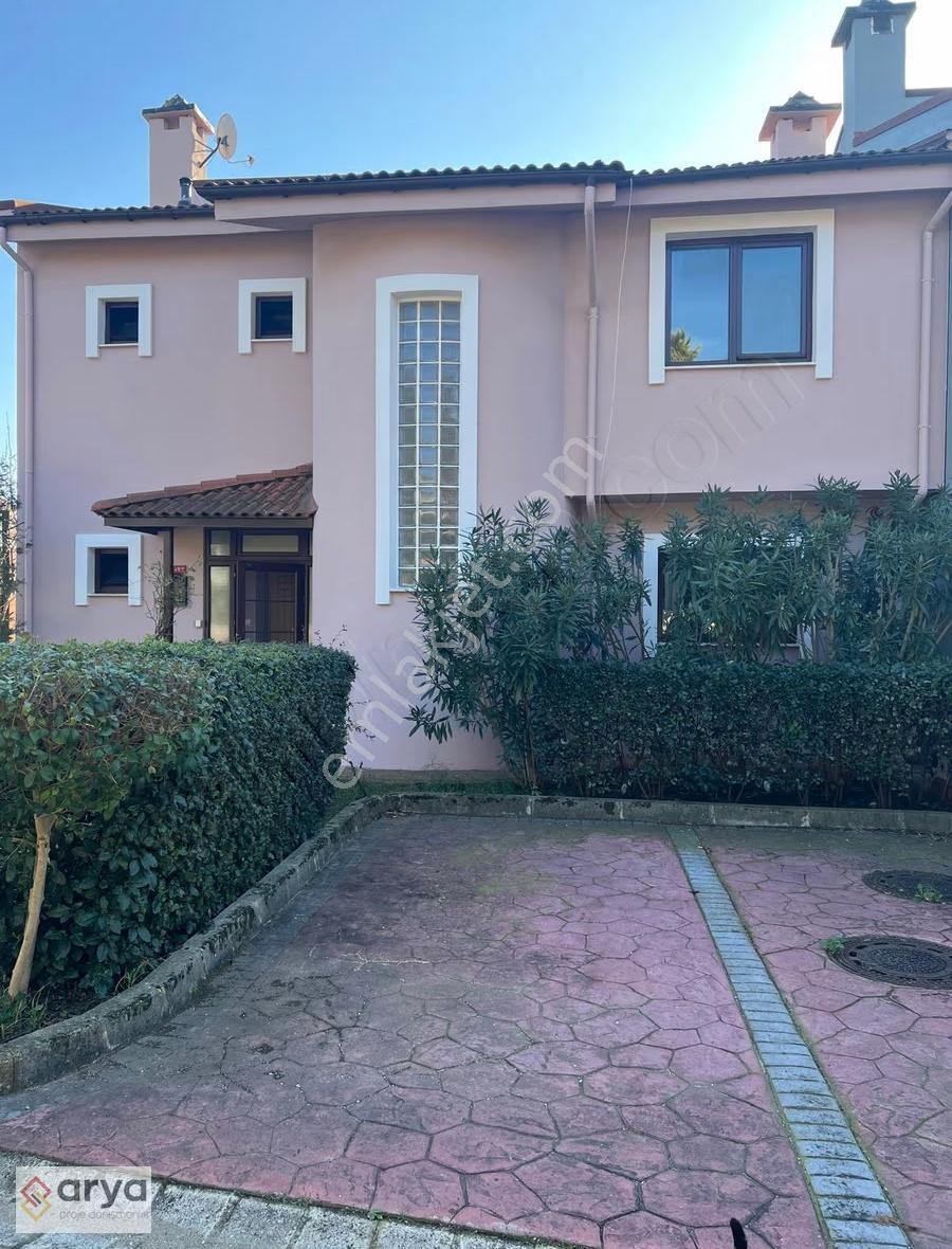 Pendik Çamlık`ta Doğa İle İç İçe Prestijli Sitede Kiralık Villa - Görsel 21