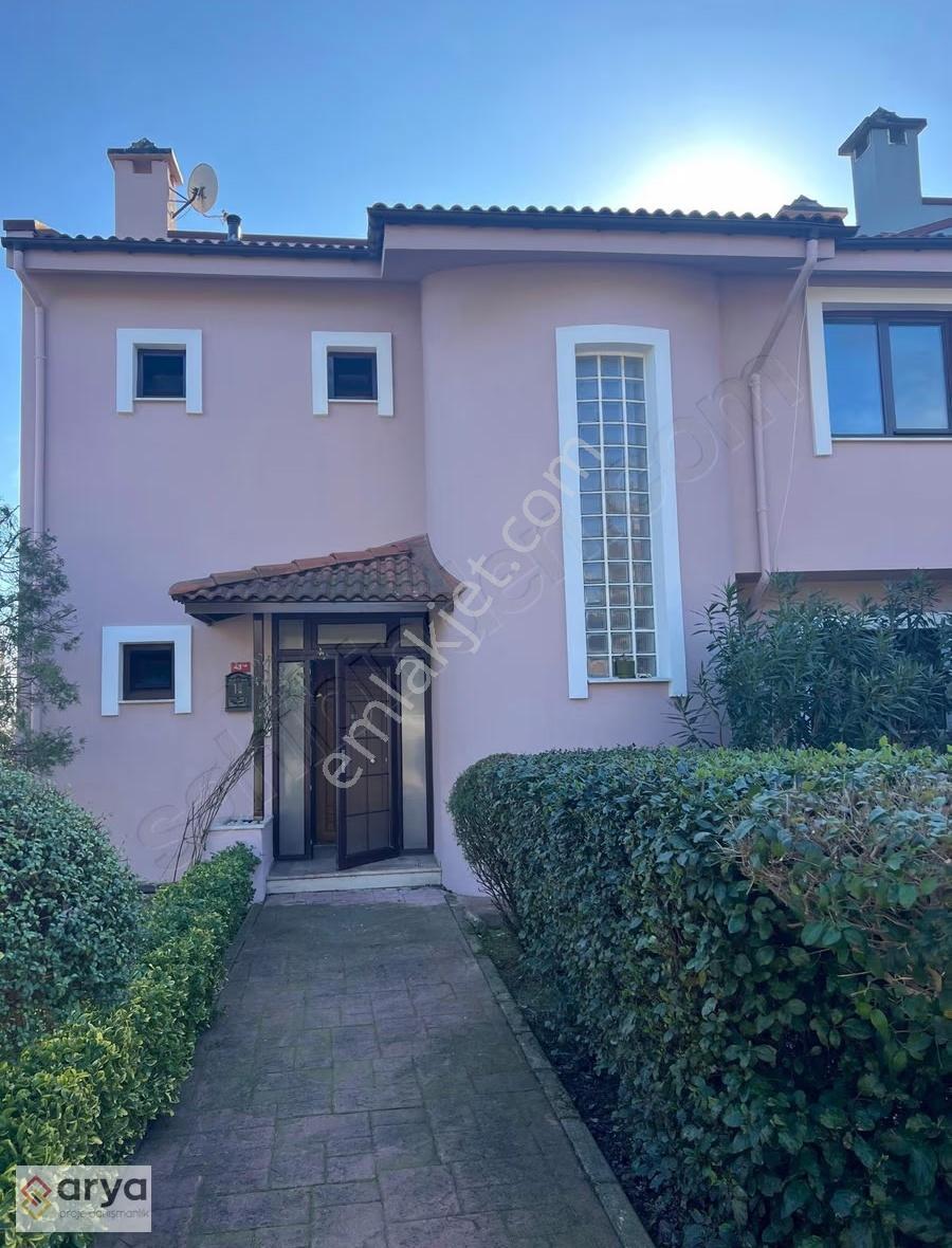 Pendik Çamlık`ta Doğa İle İç İçe Prestijli Sitede Kiralık Villa - Görsel 22