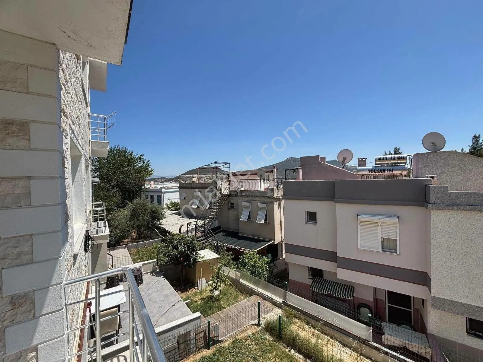 Yenifoça Burunucu'nda Çok Uygun Satılık 4+1 Köşe Tripleks Villa - Görsel 4