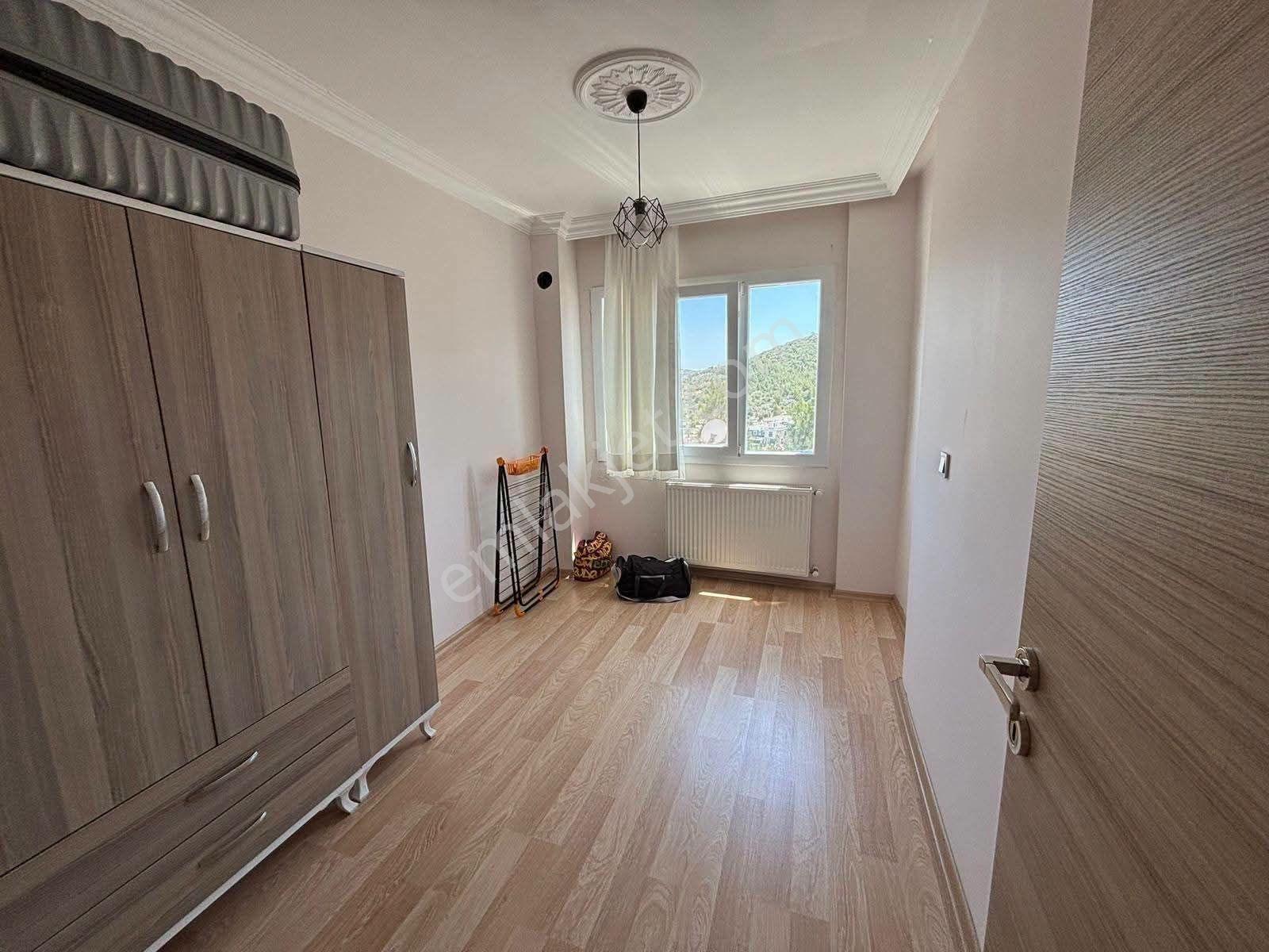 Yenifoça Burunucu'nda Çok Uygun Satılık 4+1 Köşe Tripleks Villa - Görsel 9