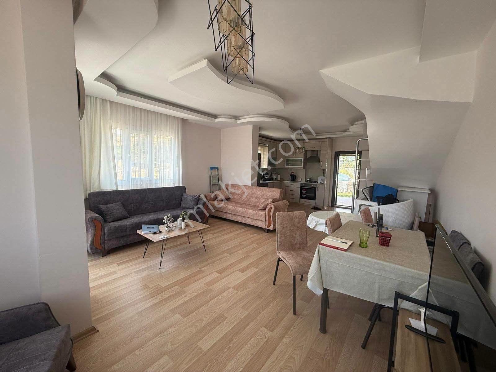 Yenifoça Burunucu'nda Çok Uygun Satılık 4+1 Köşe Tripleks Villa - Görsel 12