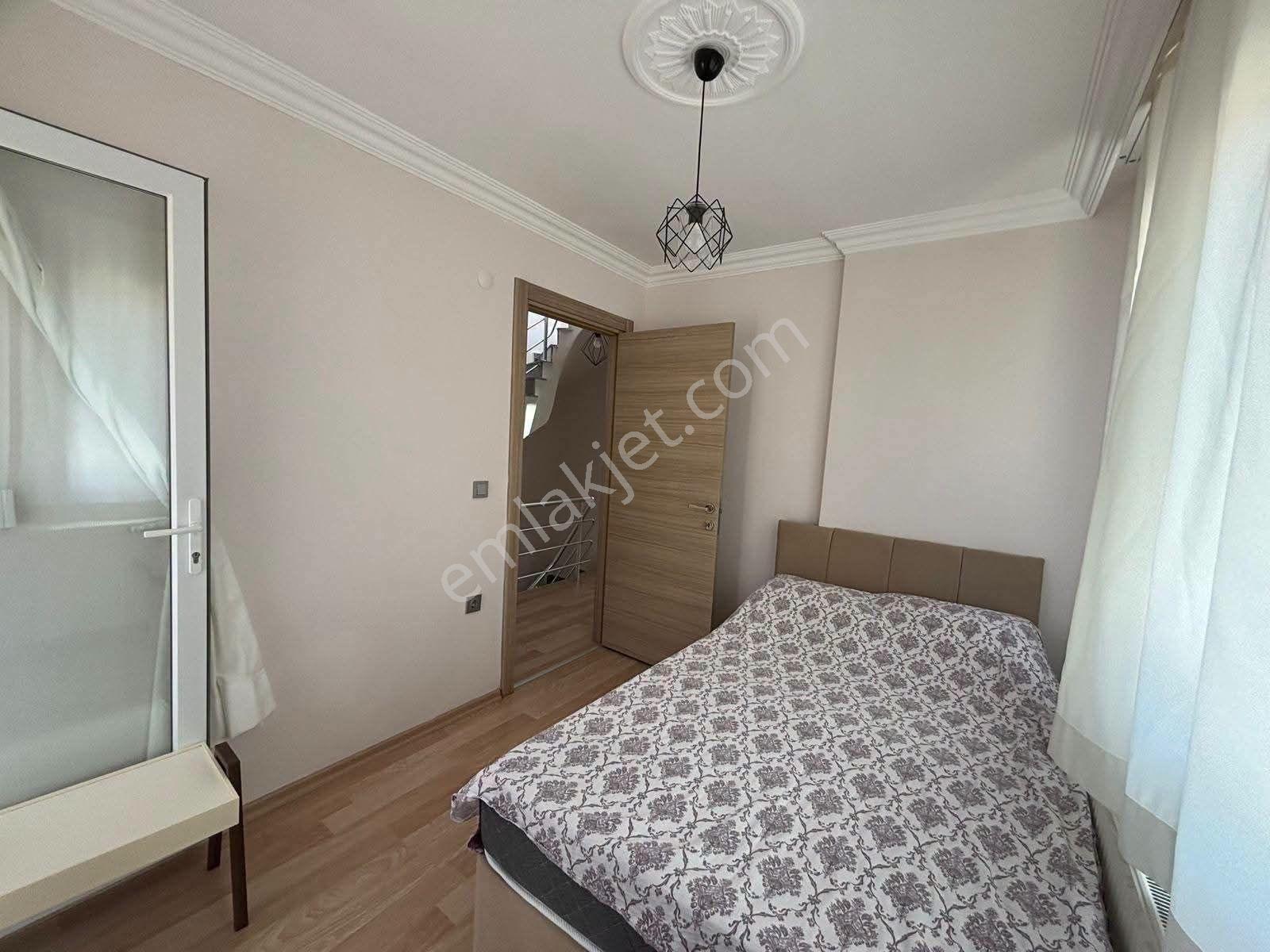 Yenifoça Burunucu'nda Çok Uygun Satılık 4+1 Köşe Tripleks Villa - Görsel 7