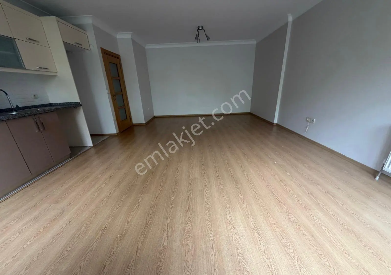 İdealtepe'de Marmaraya Yakın Ön Cephe Ara Kat 2+1 Daire - Görsel 3