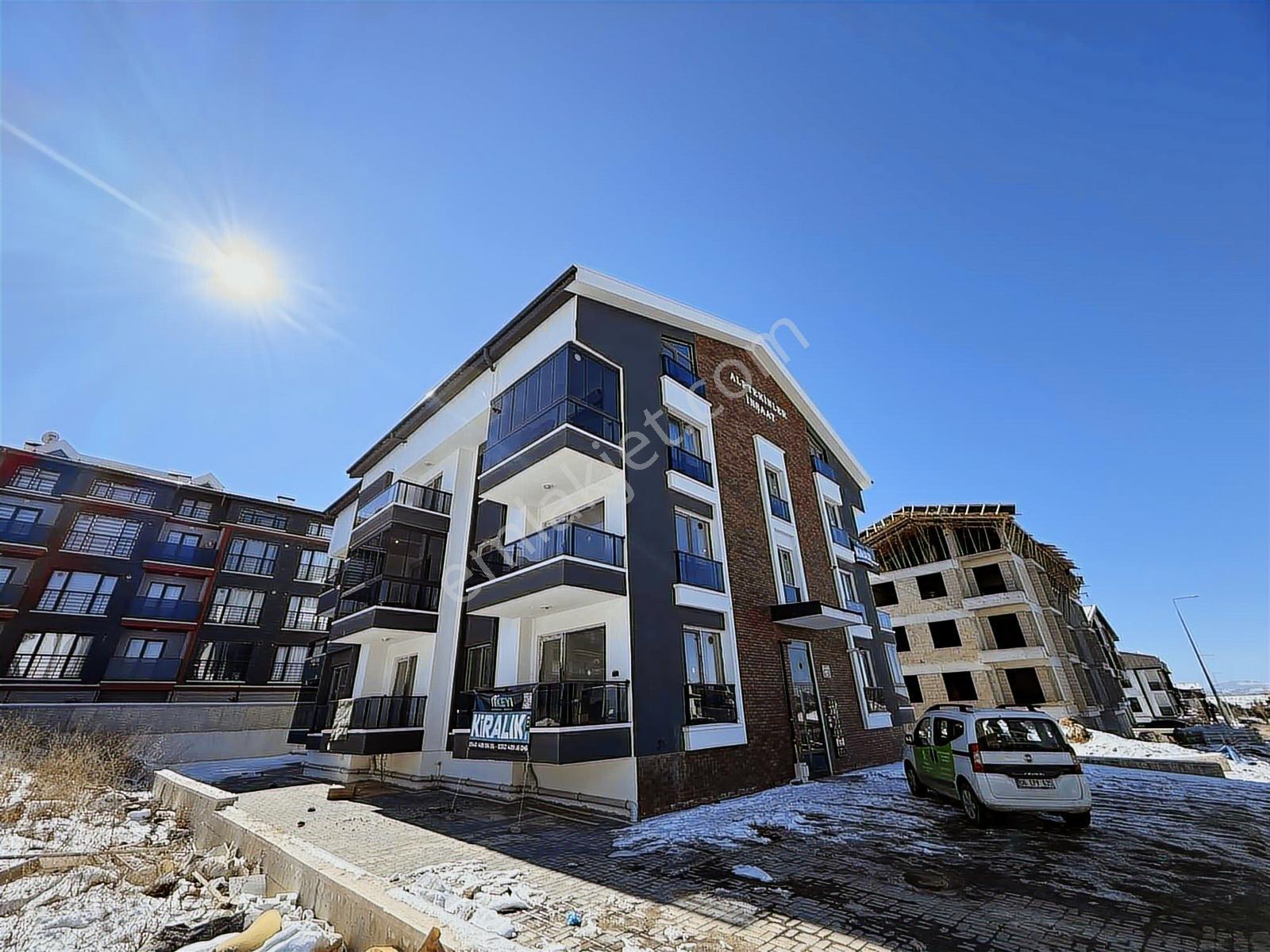 Alaçatı'dan Cam Balkonlu/güney Cephe/ara Kat/harika Konumda 1+1 - Görsel 30