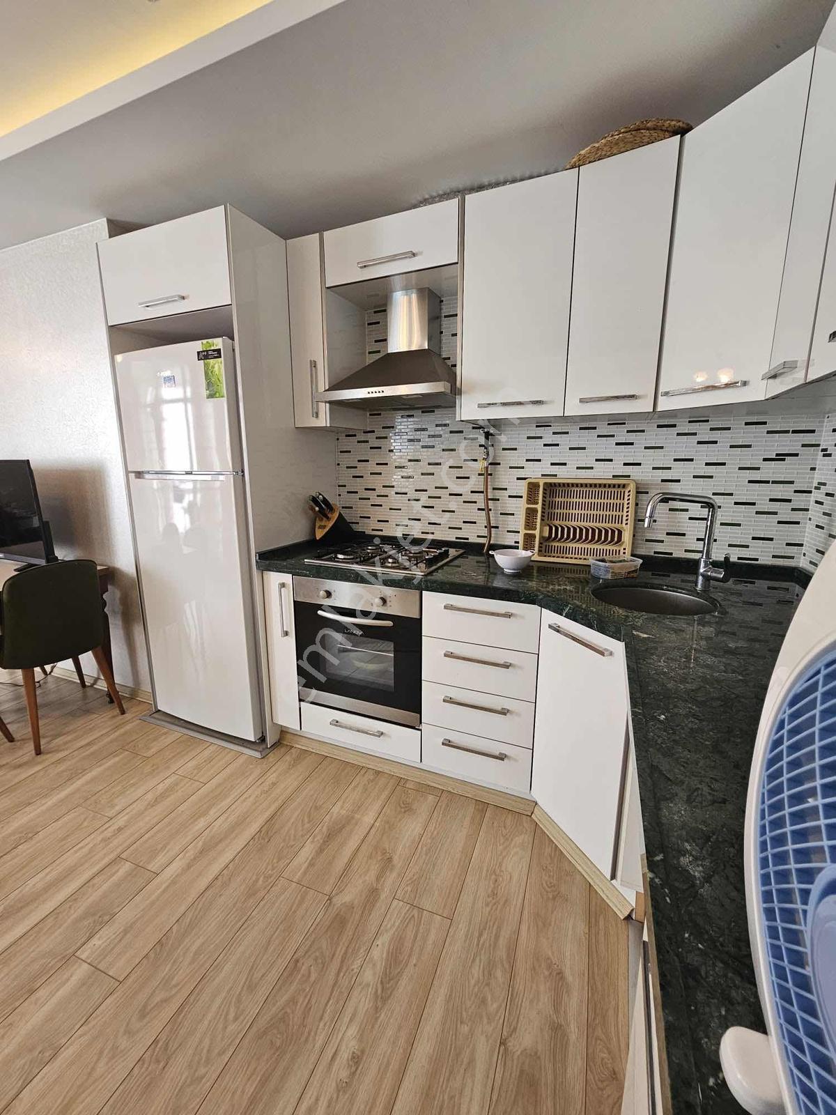 Havuzlu Sitede Full Eşyalı, Geniş 2+1 Ara Kat Daire - Görsel 3