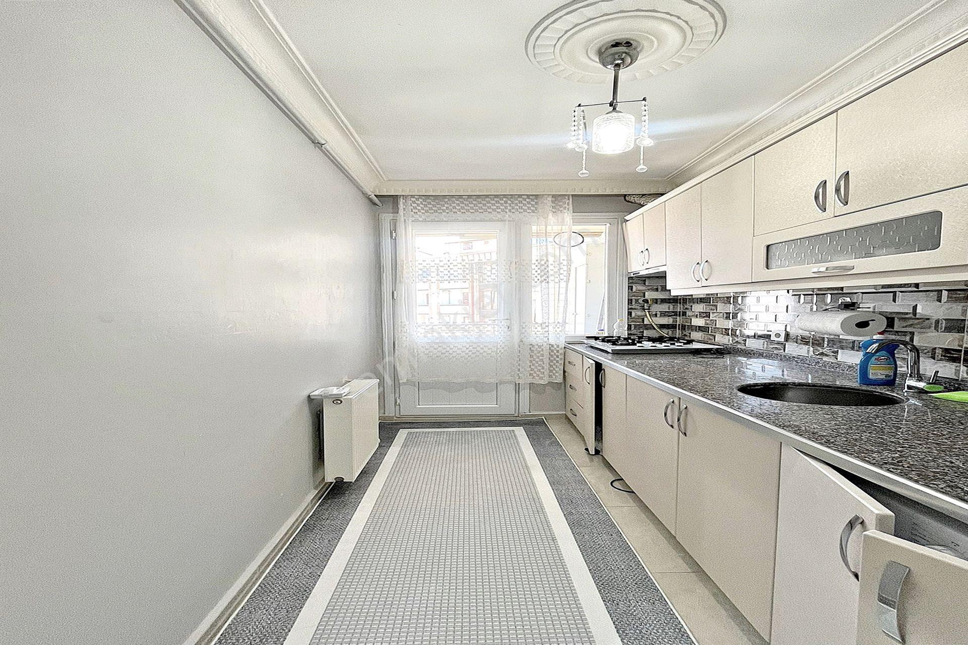Yeni Metro Projesine Yürüme Mesafesi 1+1 Satılık Ara Kat Daire