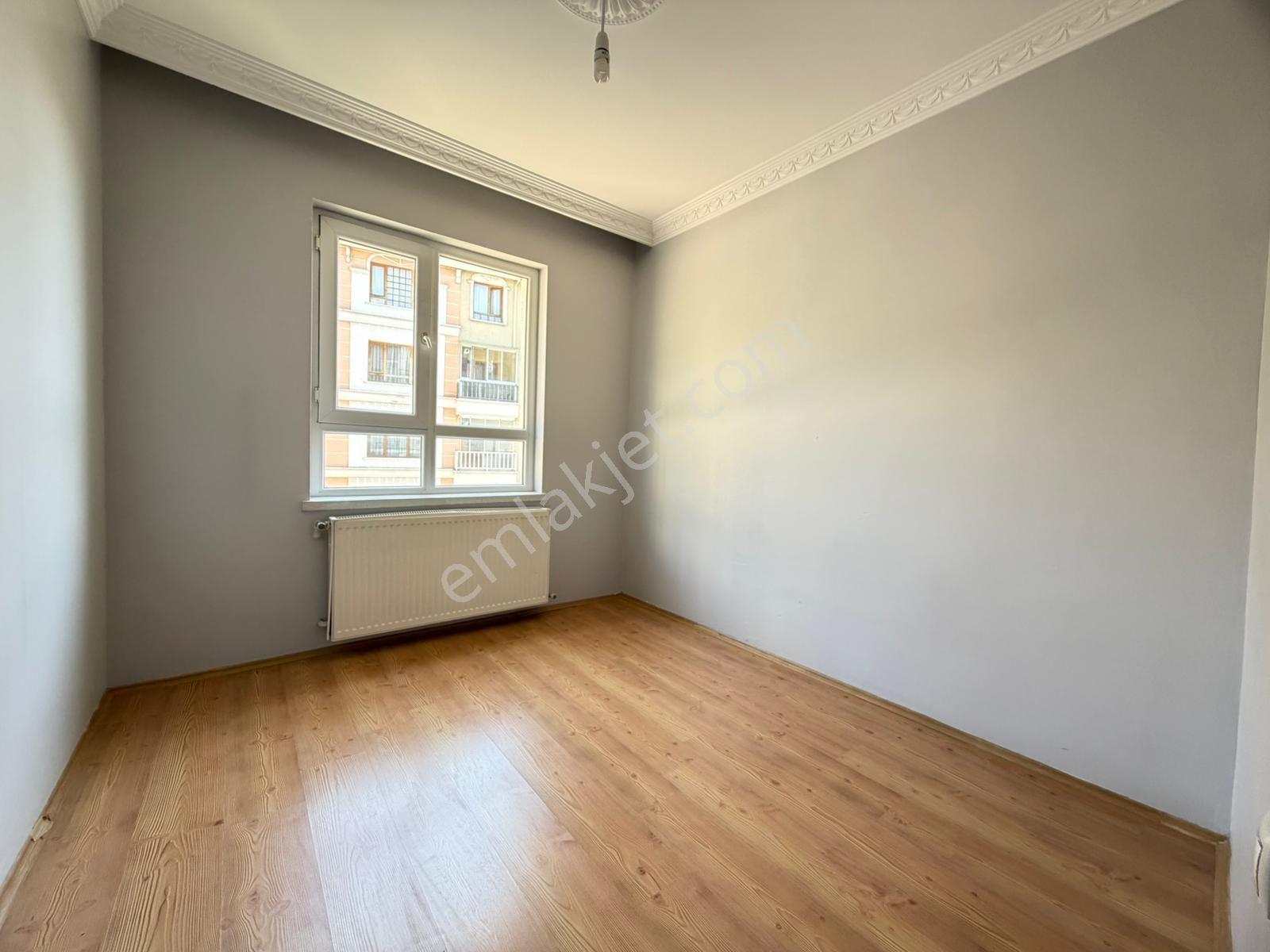 Kuşcağız Gazeller Cad. Yakını Asansörlü Ara Katta Çift Balkon Kiralık 3+1 - Görsel 23