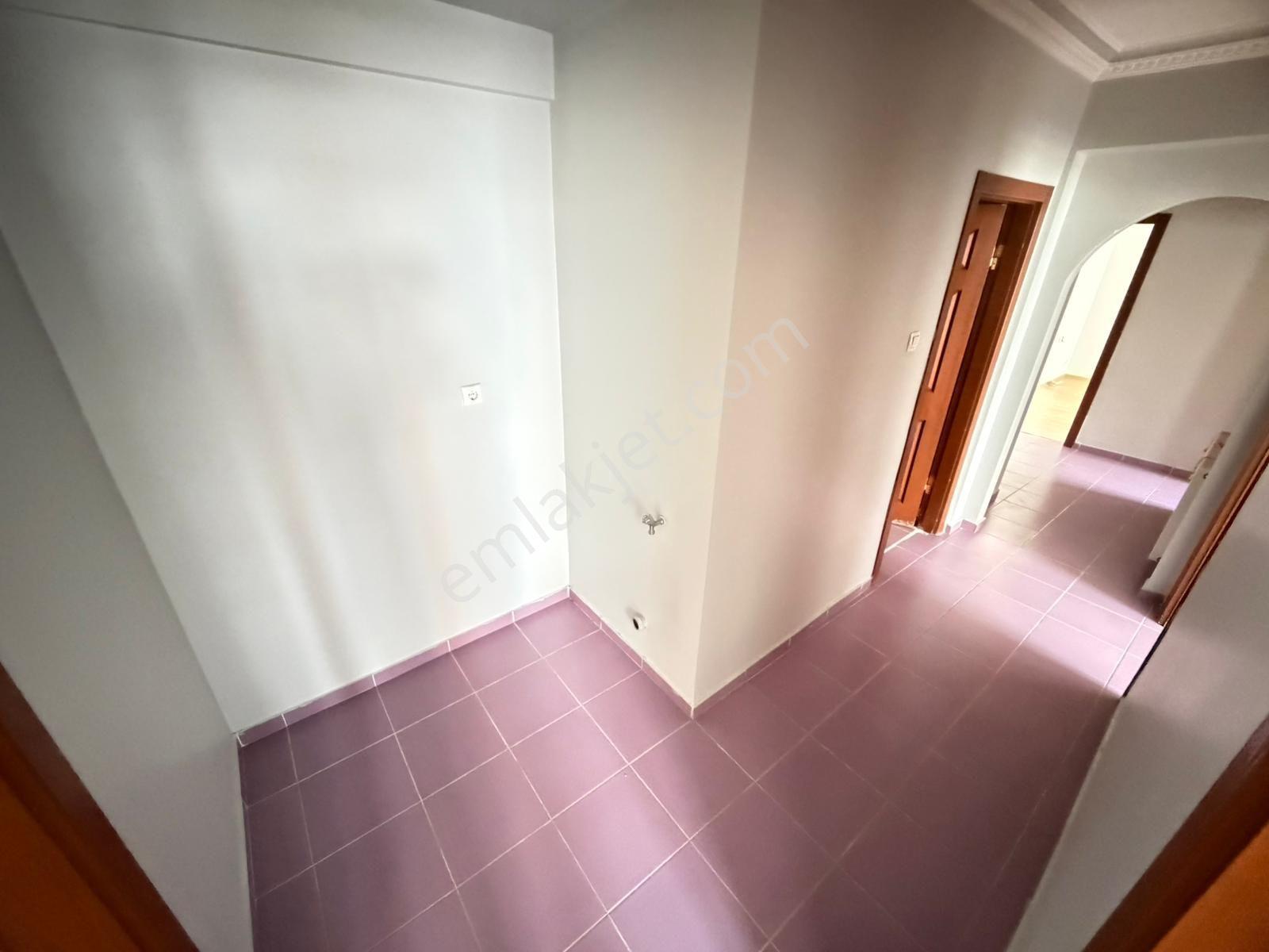 Kuşcağız Gazeller Cad. Yakını Asansörlü Ara Katta Çift Balkon Kiralık 3+1 - Görsel 31