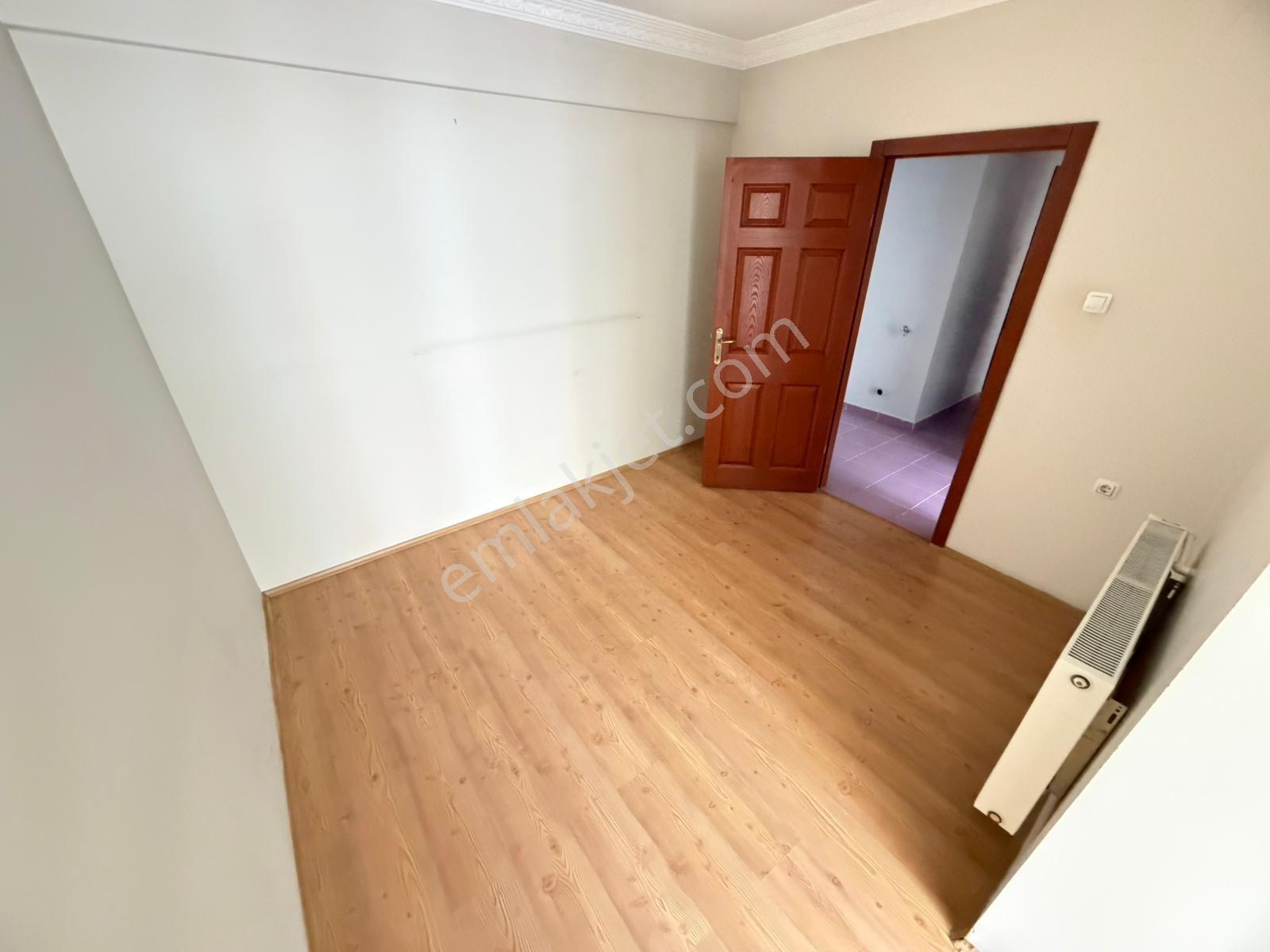 Kuşcağız Gazeller Cad. Yakını Asansörlü Ara Katta Çift Balkon Kiralık 3+1 - Görsel 24