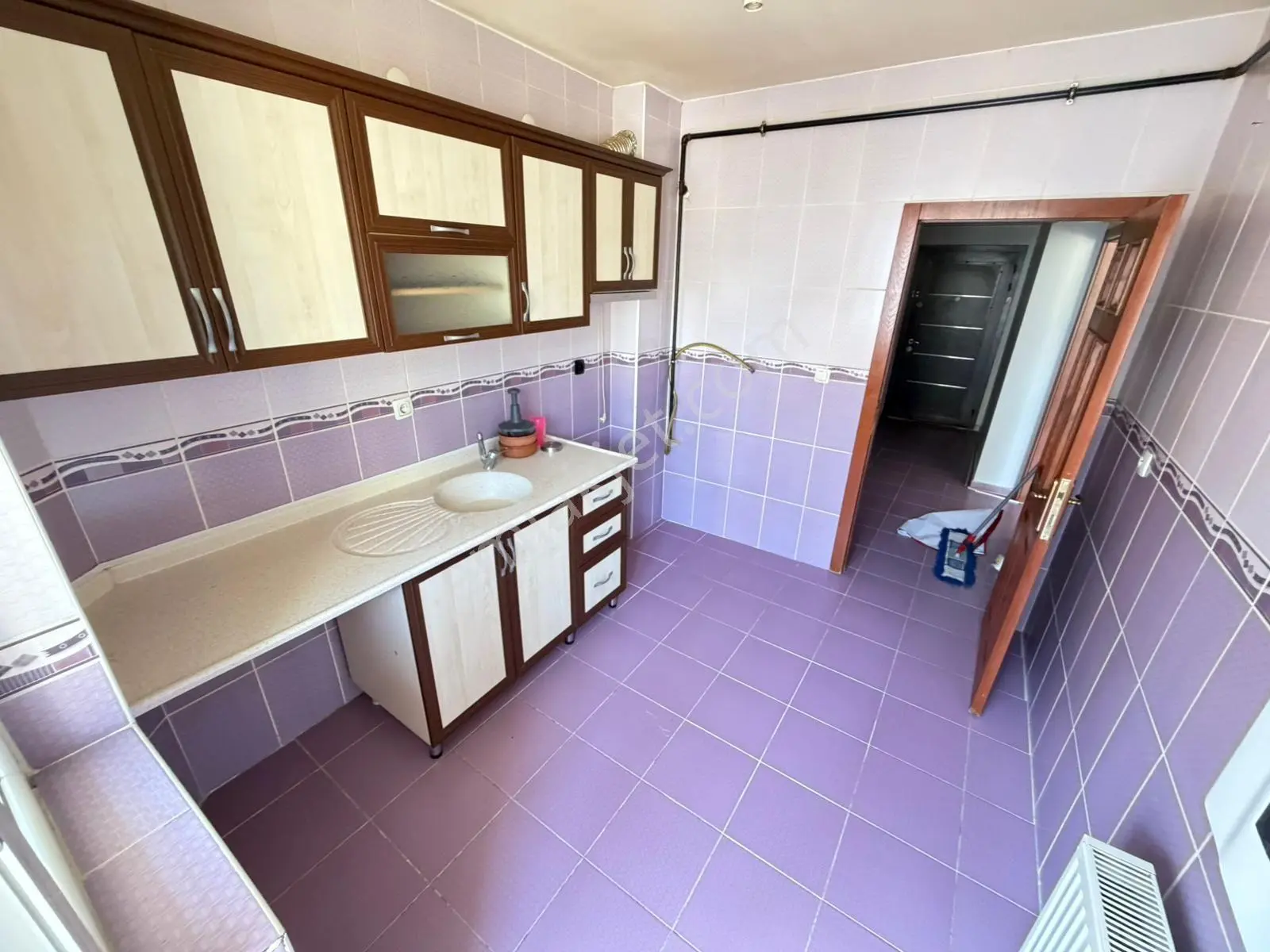 Kuşcağız Gazeller Cad. Yakını Asansörlü Ara Katta Çift Balkon Kiralık 3+1 - Görsel 3