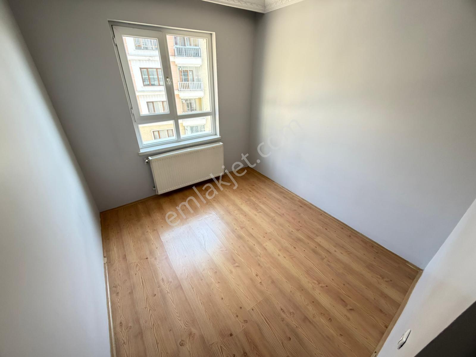 Kuşcağız Gazeller Cad. Yakını Asansörlü Ara Katta Çift Balkon Kiralık 3+1 - Görsel 28