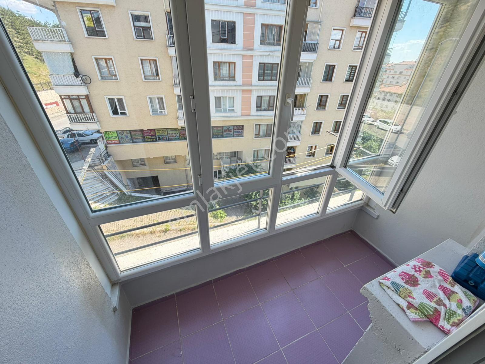 Kuşcağız Gazeller Cad. Yakını Asansörlü Ara Katta Çift Balkon Kiralık 3+1 - Görsel 26