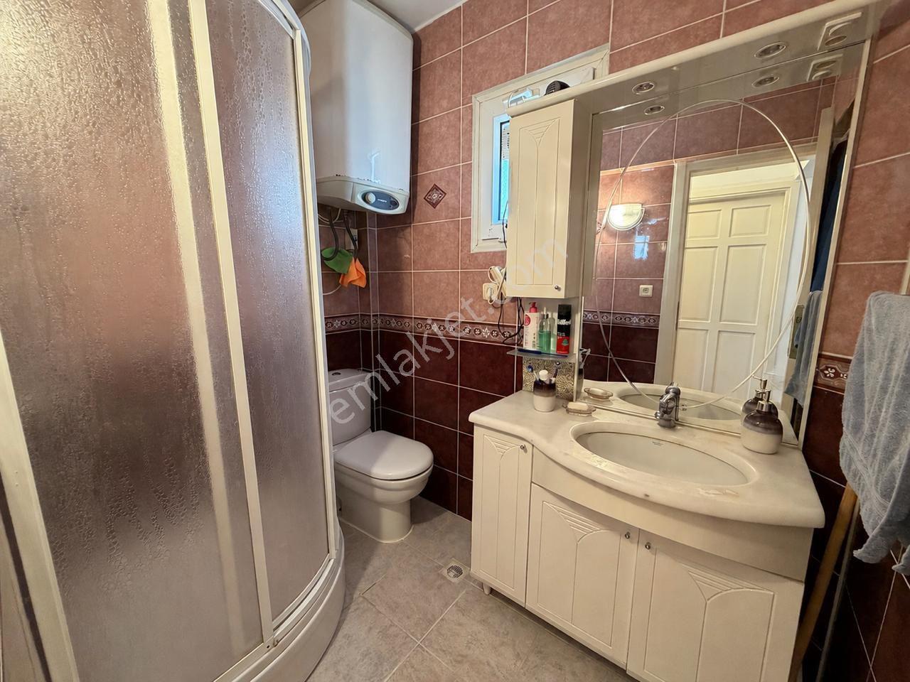 Seferihisar Site İçinde Panoramik Deniz Manzaralı, Bahçeli Ve Eşyalı 5+1 Villa - Görsel 15
