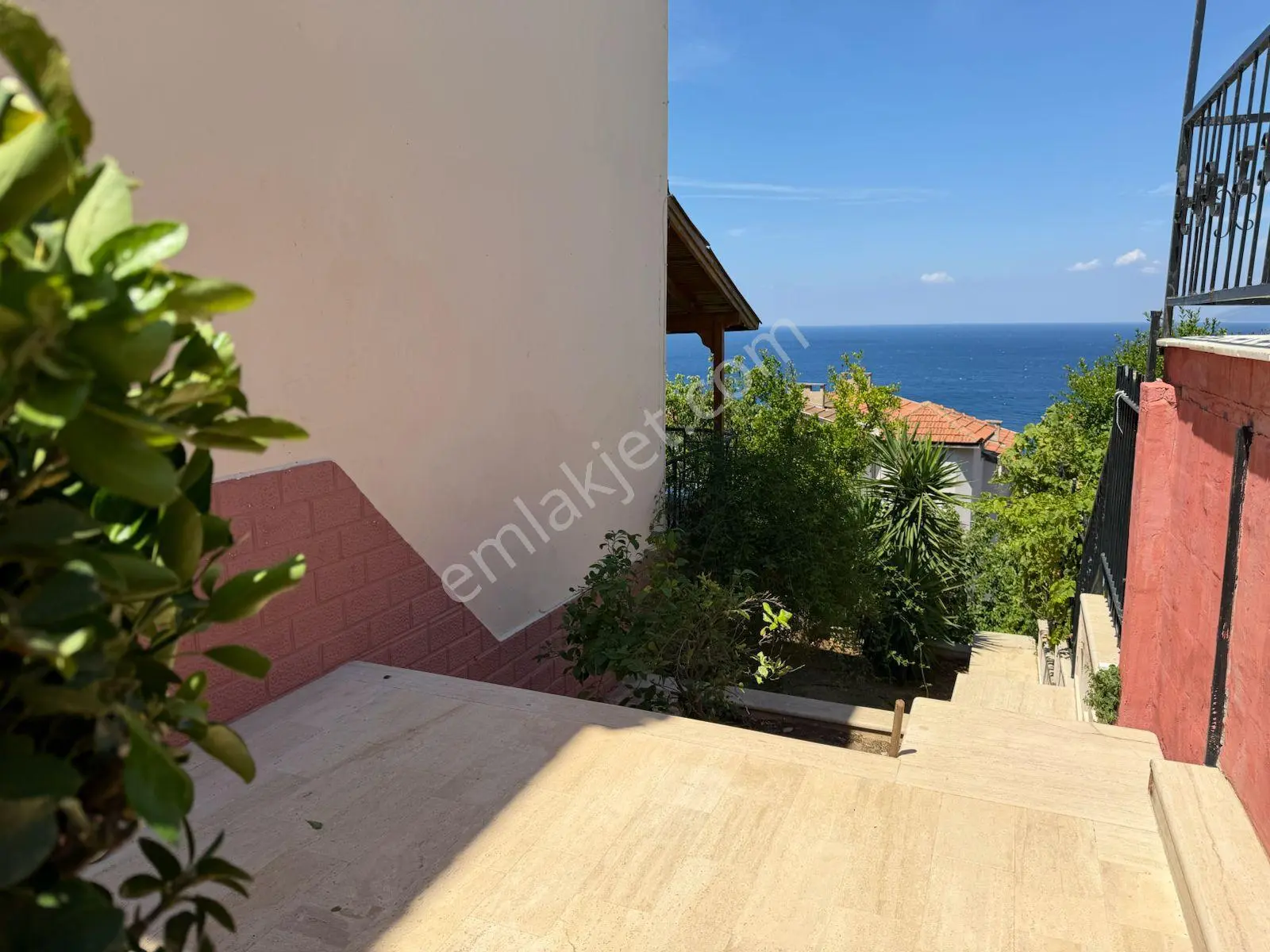Seferihisar Site İçinde Panoramik Deniz Manzaralı, Bahçeli Ve Eşyalı 5+1 Villa - Görsel 2