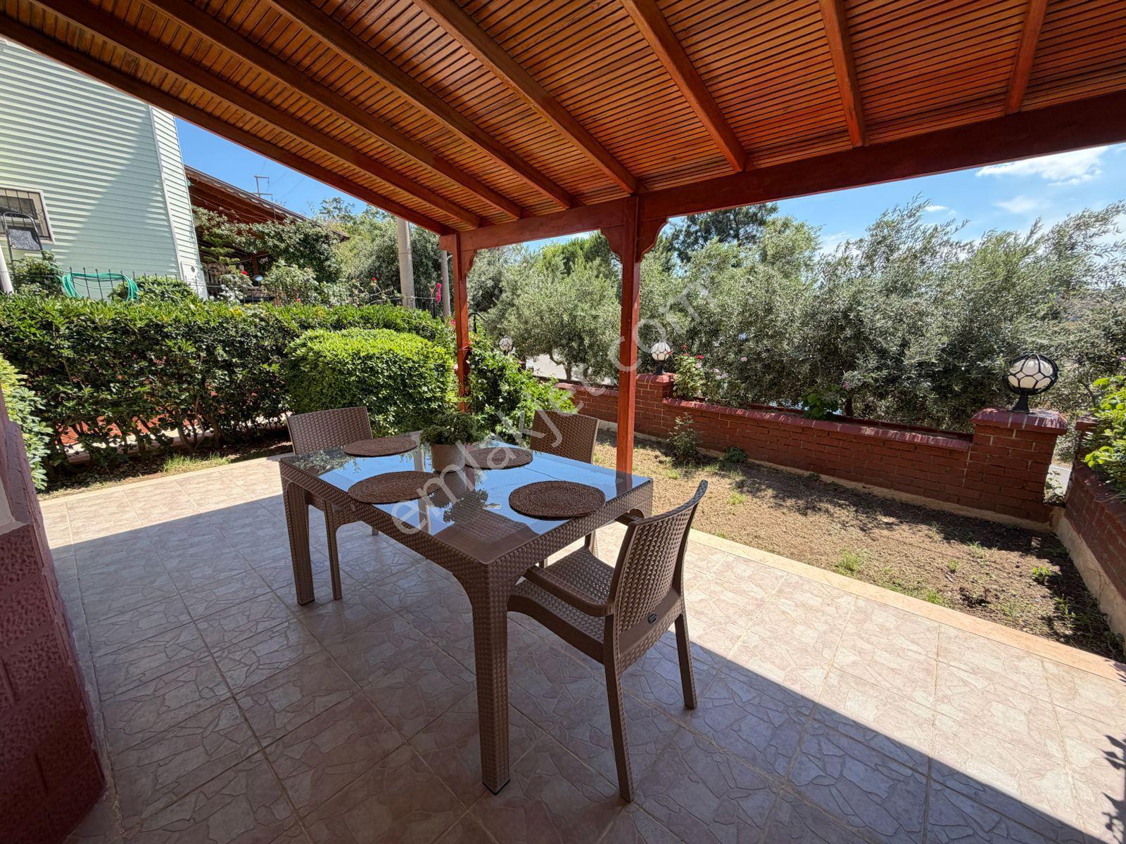 Seferihisar Site İçinde Panoramik Deniz Manzaralı, Bahçeli Ve Eşyalı 5+1 Villa - Görsel 12