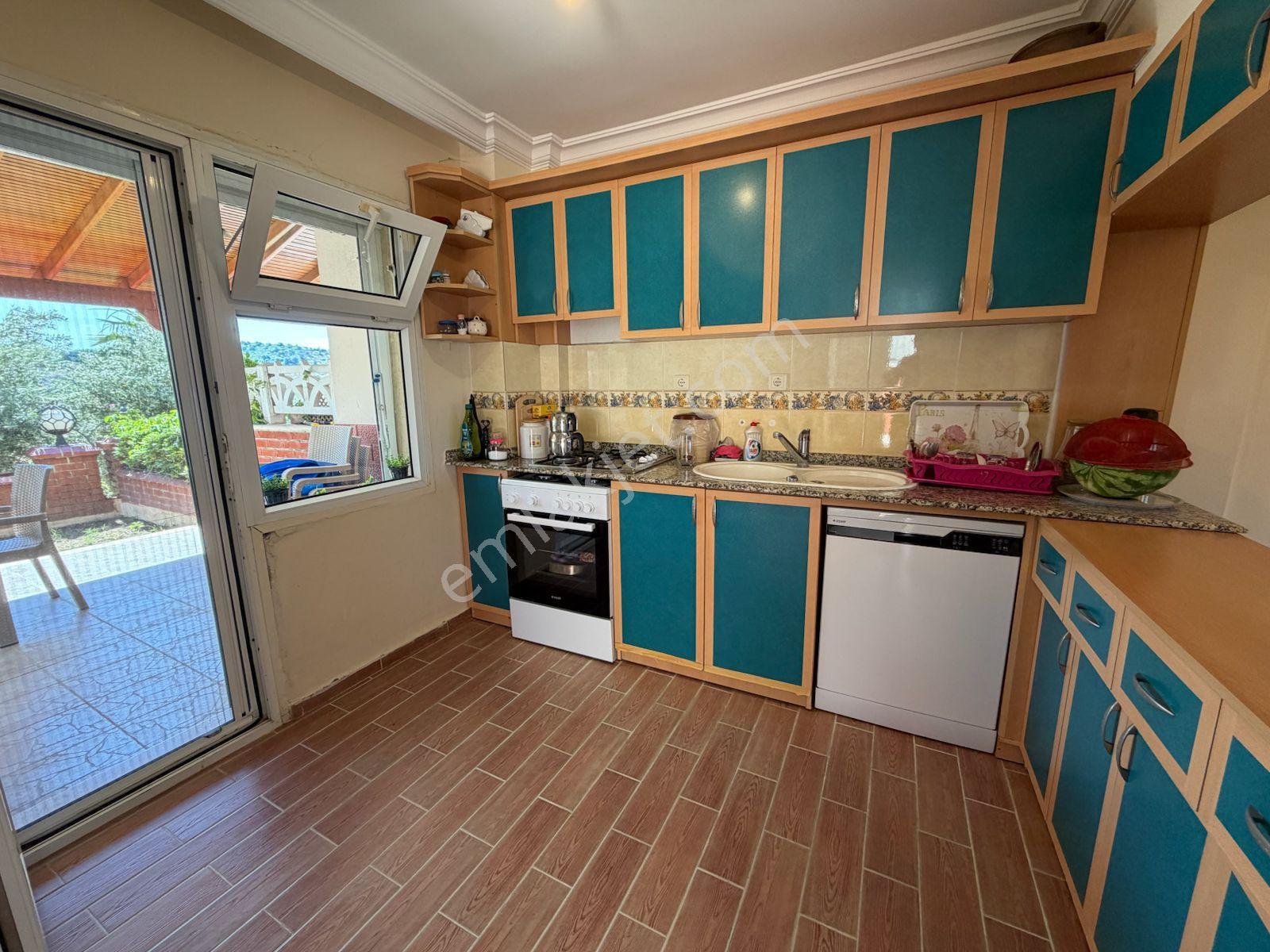 Seferihisar Site İçinde Panoramik Deniz Manzaralı, Bahçeli Ve Eşyalı 5+1 Villa - Görsel 11