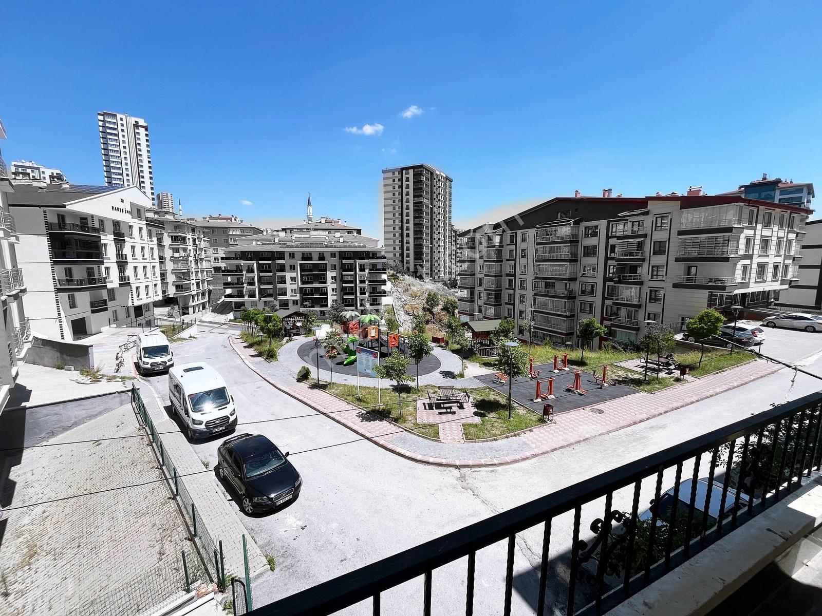 Agen'den Estergon Caddesi Yakını Lüks Yapılı 3+1 - Görsel 35