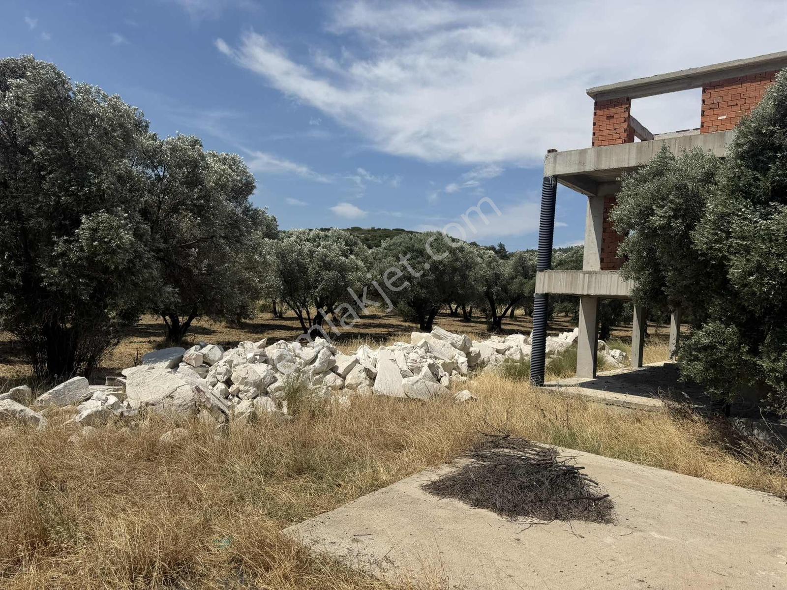 Foça Yenibağarasında 2.800 M² Arazi İçerisinde Satılık Taşınmaz - Görsel 33