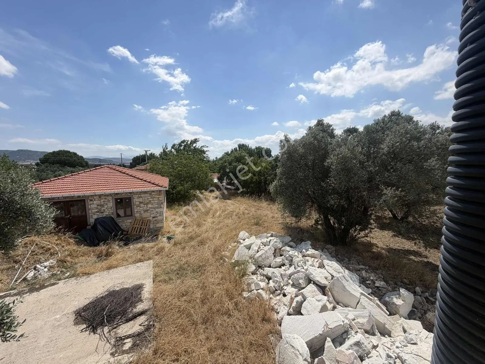 Foça Yenibağarasında 2.800 M² Arazi İçerisinde Satılık Taşınmaz - Görsel 5