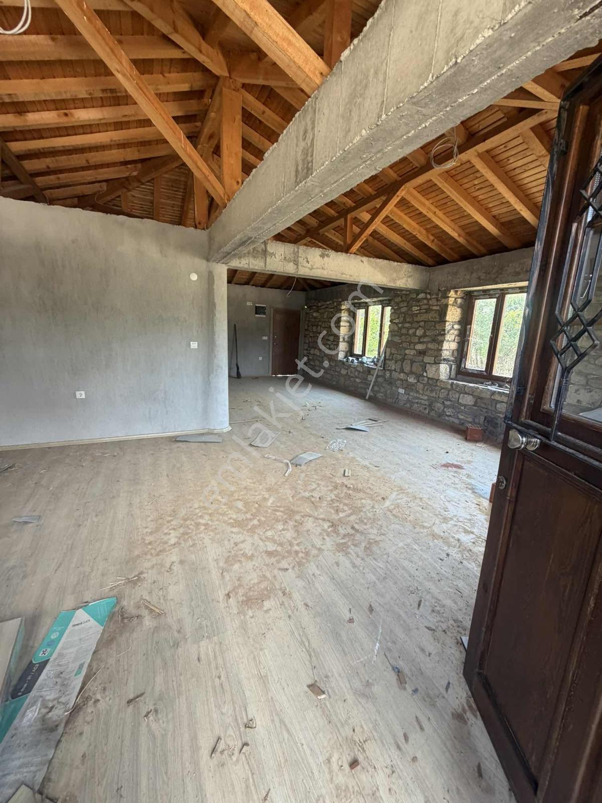 Foça Yenibağarasında 2.800 M² Arazi İçerisinde Satılık Taşınmaz - Görsel 12