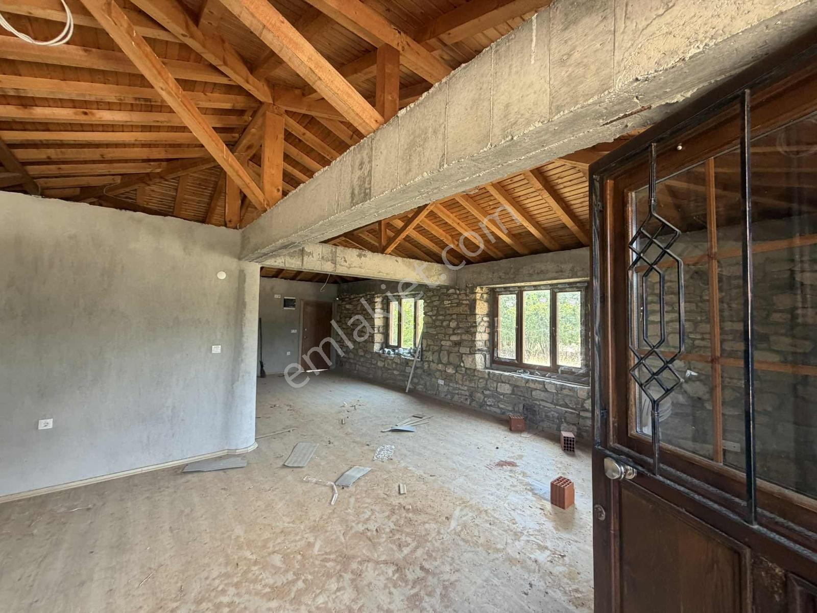 Foça Yenibağarasında 2.800 M² Arazi İçerisinde Satılık Taşınmaz - Görsel 13