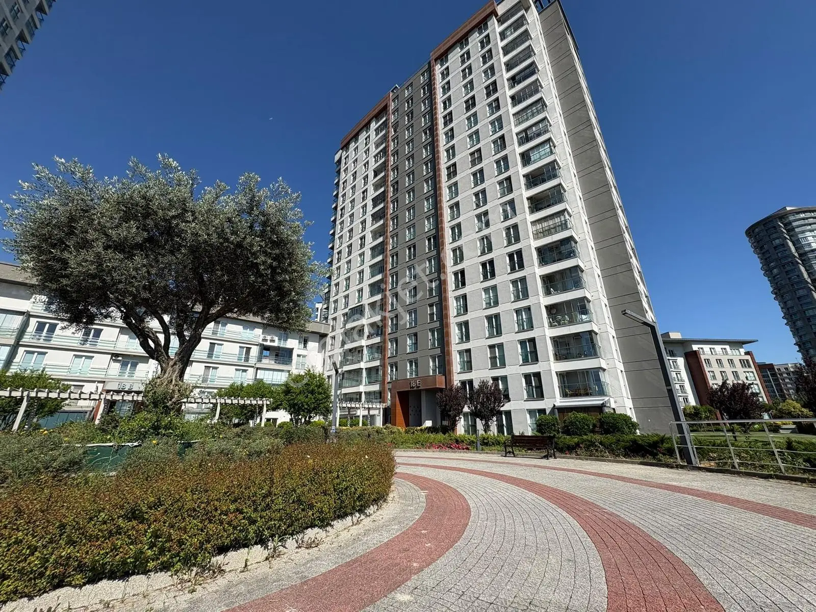 Tema İstanbul 1de Göl Manzaralı 3+1 Kiralık Daire