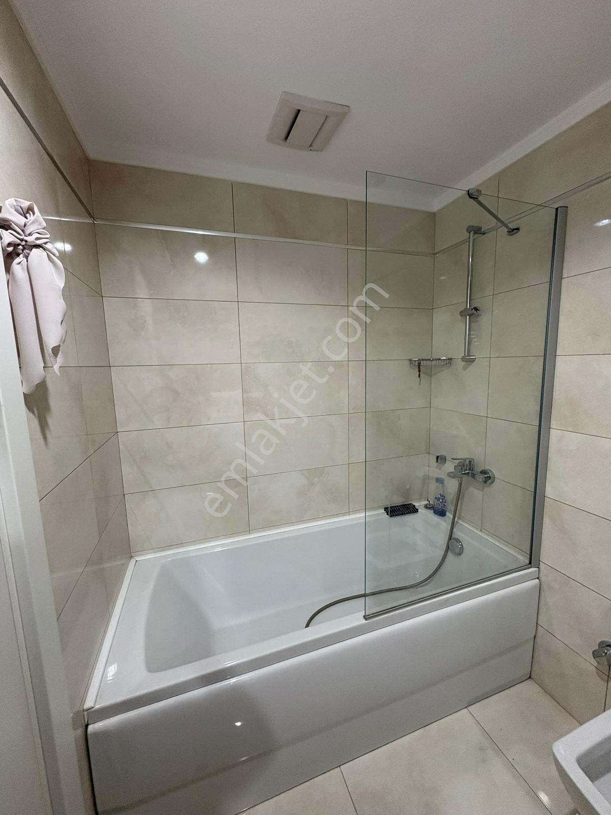Tema İstanbul 1de Göl Manzaralı 3+1 Kiralık Daire - Görsel 24