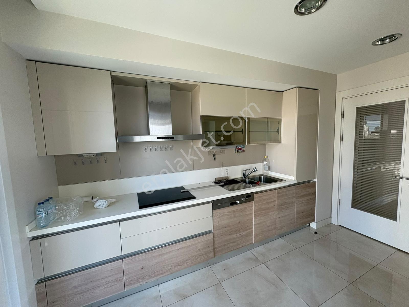 Tema İstanbul 1de Göl Manzaralı 3+1 Kiralık Daire - Görsel 16
