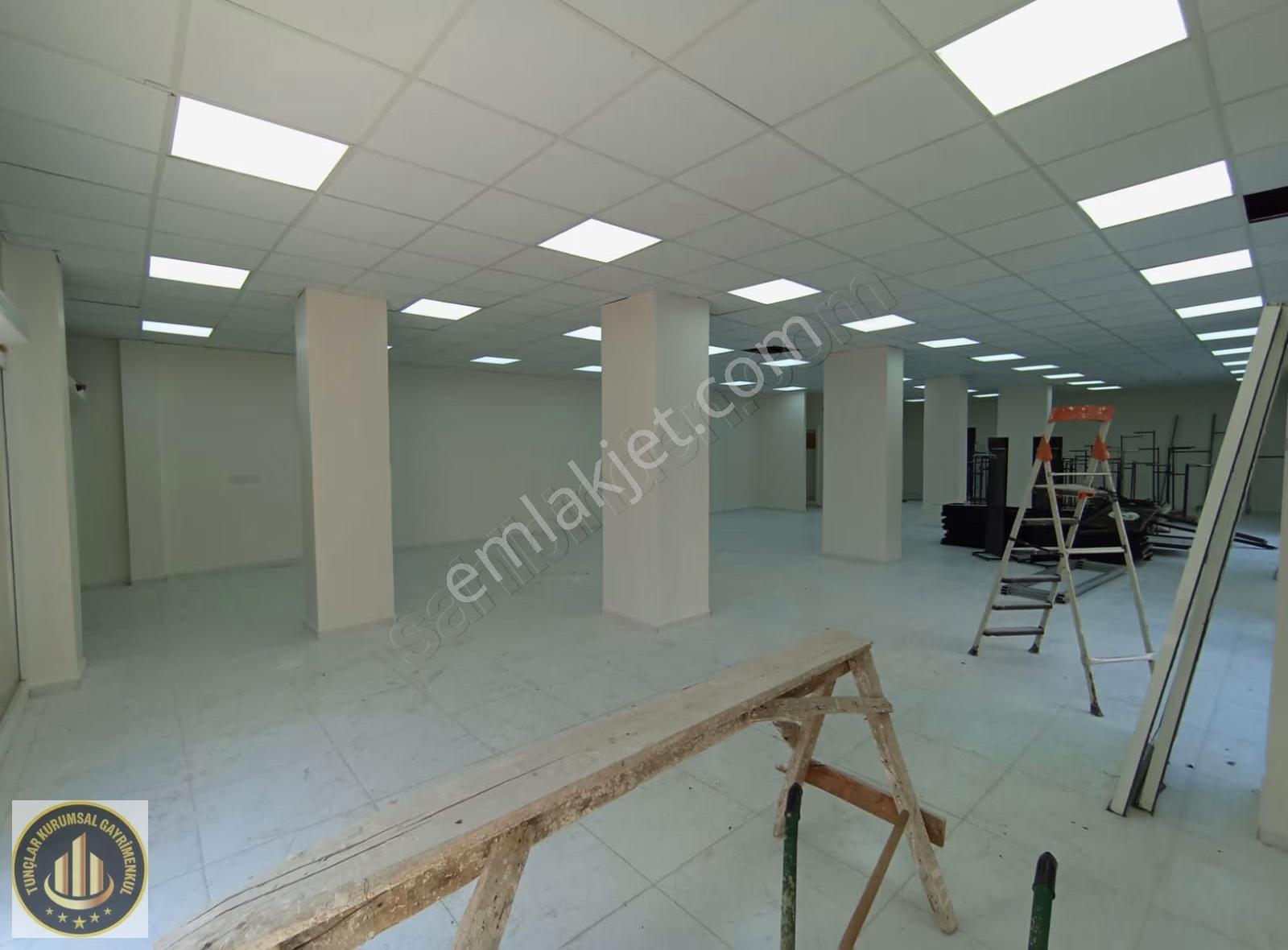Kent Meydanı Civarı (230m2) Ana Caddeye Sıfır Köşe Başı Dükkan - Görsel 6