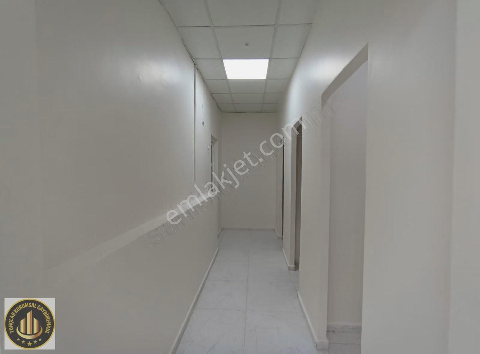 Kent Meydanı Civarı (230m2) Ana Caddeye Sıfır Köşe Başı Dükkan - Görsel 4