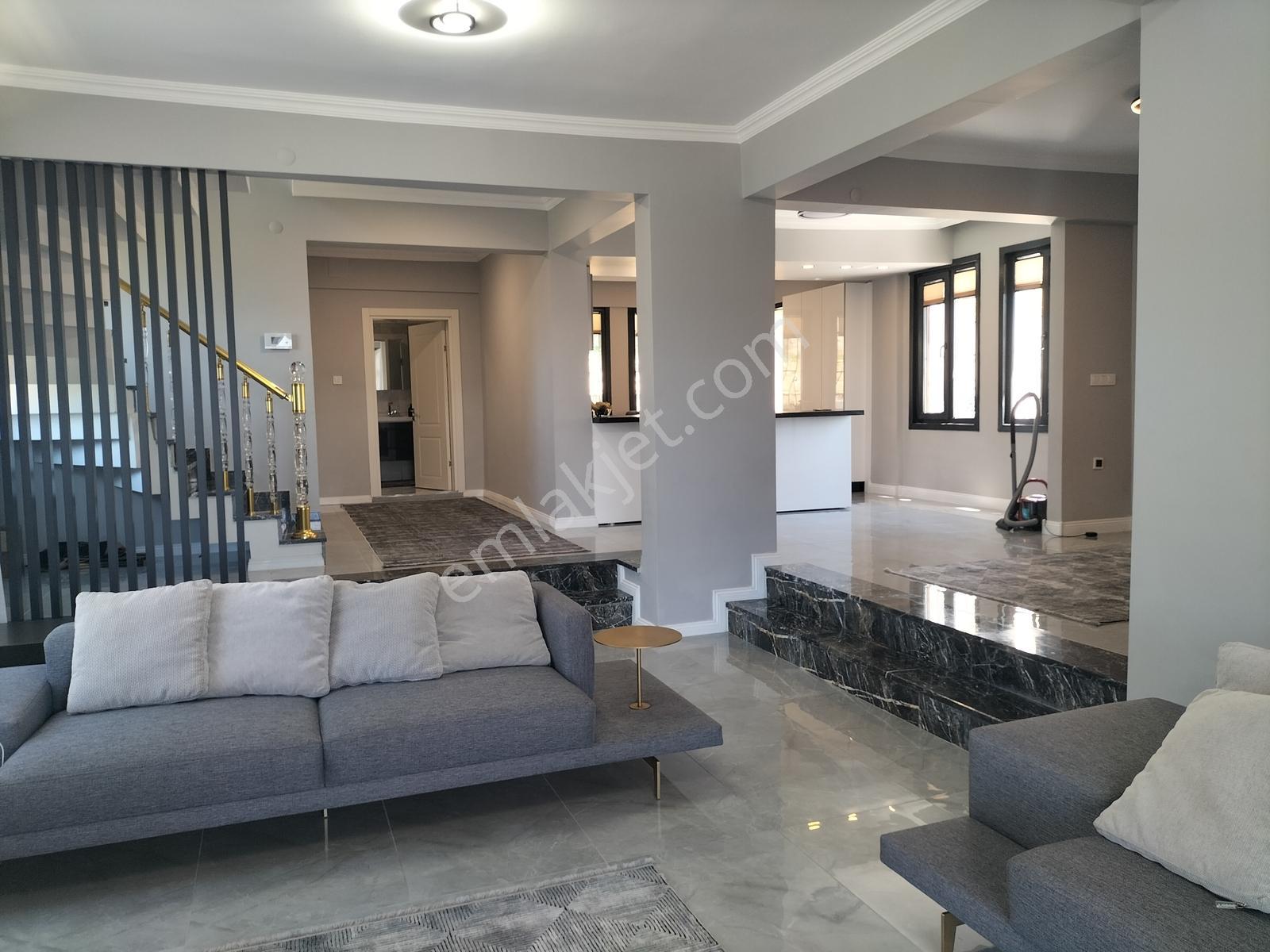 Çavuşta Süper Manzaralı Ve Dekorasyonlu 425m2 6+2 Satılık Villa