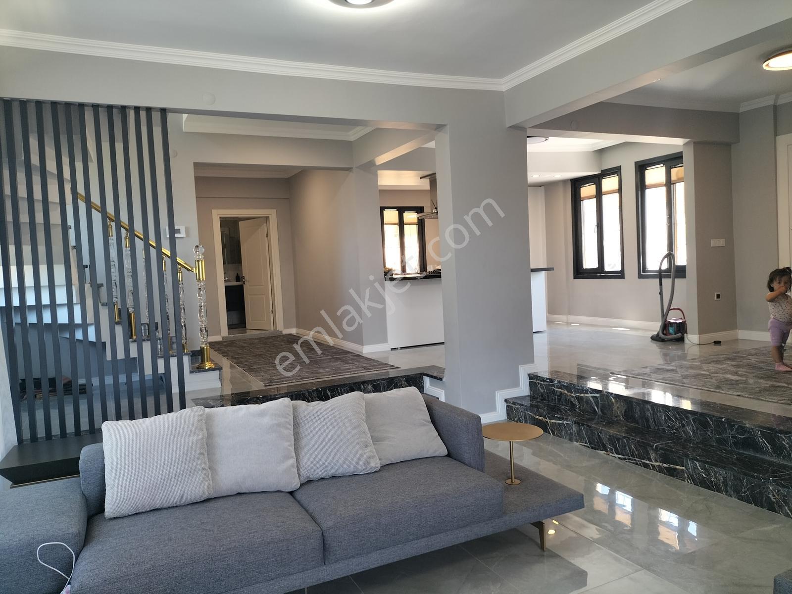 Çavuşta Süper Manzaralı Ve Dekorasyonlu 425m2 6+2 Satılık Villa - Görsel 18