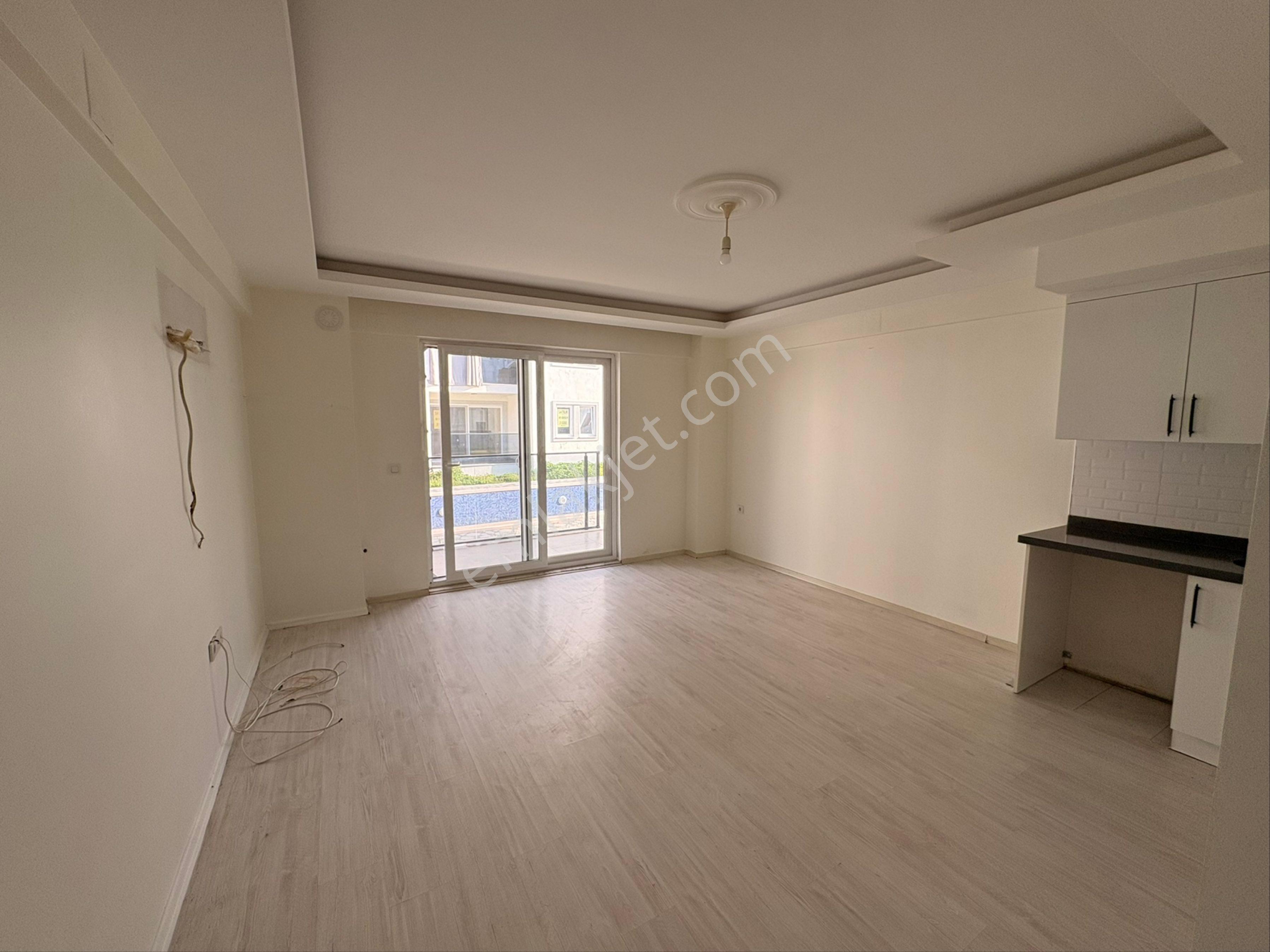 Ortaca Karaburun Da Satılık 1+1 Geniş Daire - Havuzlu Sitede | Müstakil Girişli