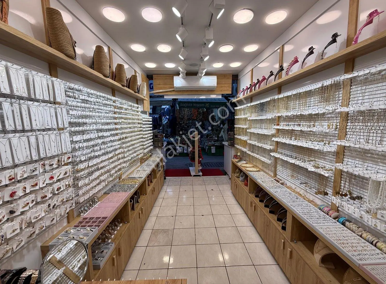 Konak Kemeraltı’nın Kalbinde Satılık Yüksek Kiralı İki Katlı Dükkan - Görsel 4