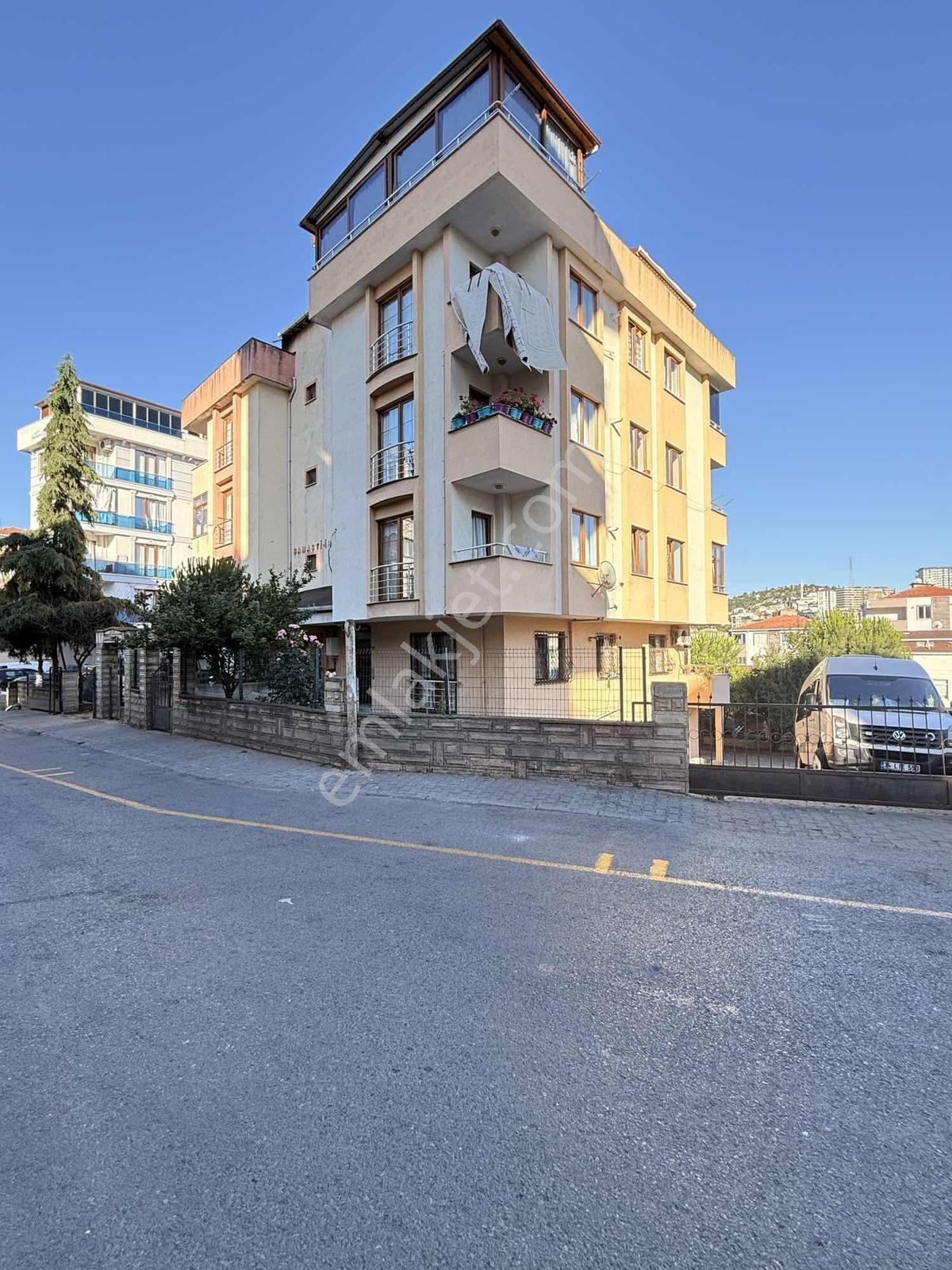Kartal Hürriyet'te Katta Tek Satılık 3+1 Daire, Metroya Yakın