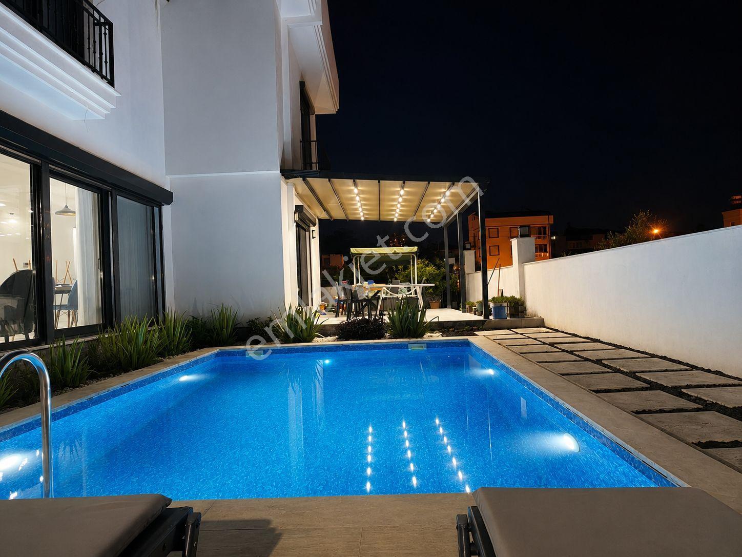 Döşemealtı Nebilerde Özel Havuzlu Ultra Lüks Vatandaşlığa Uygun Tripleks Satılık Villa - Görsel 24