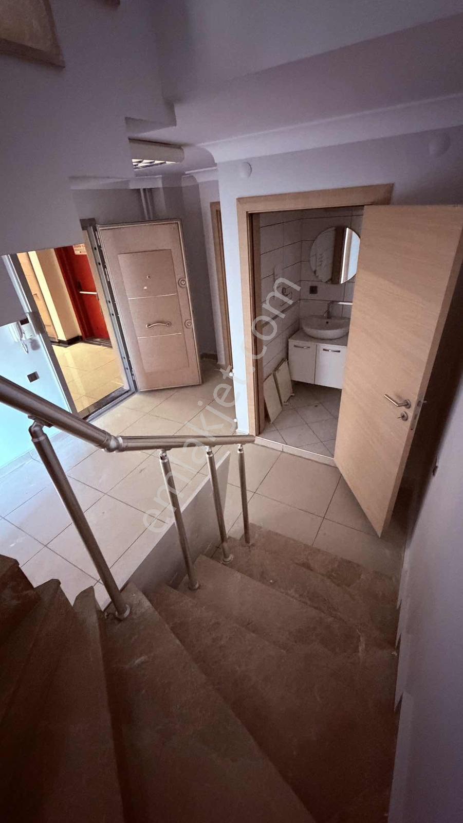 Çarşı Merkezde Kiralık 4 Odalı Klimalı Dubleks İşyeri - Görsel 23