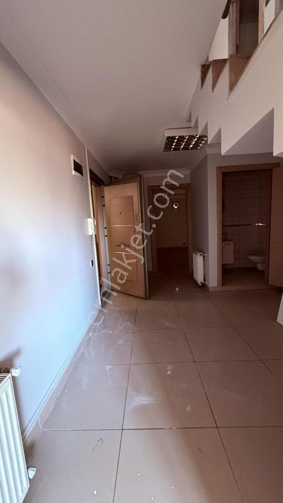 Çarşı Merkezde Kiralık 4 Odalı Klimalı Dubleks İşyeri - Görsel 18