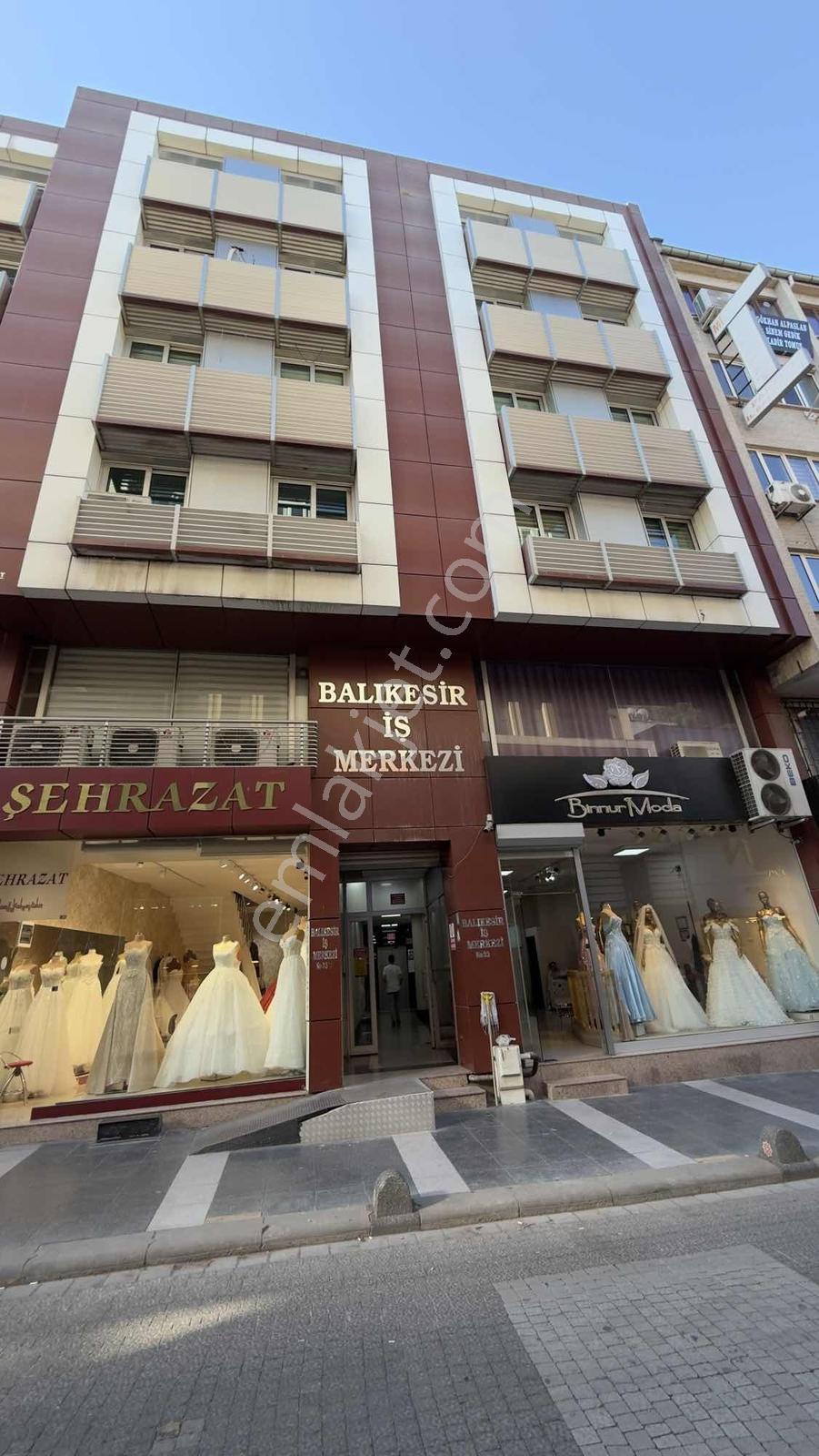 Çarşı Merkezde Kiralık 4 Odalı Klimalı Dubleks İşyeri - Görsel 13