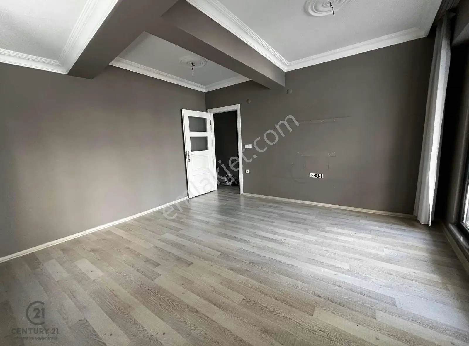 Eyüp Güzeltepe Mah.asansörlü Boş 3+1 Satılık Daire - Görsel 2