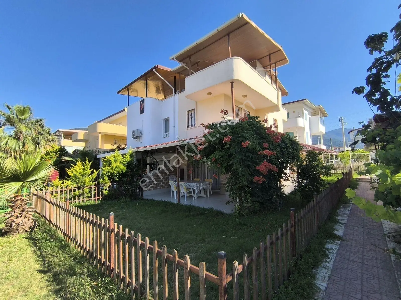 Kuşadası- Güzelçamlı'da Denize 700 Metre 3+1 Villa